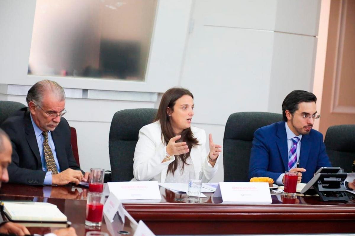 Gobernador y alcaldes del Atlántico se reúnen con Consejera para las Regiones