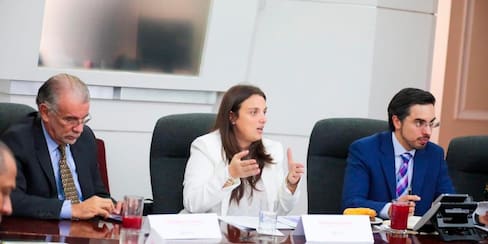 Gobernador y alcaldes del Atlántico se reúnen con Consejera para las Regiones