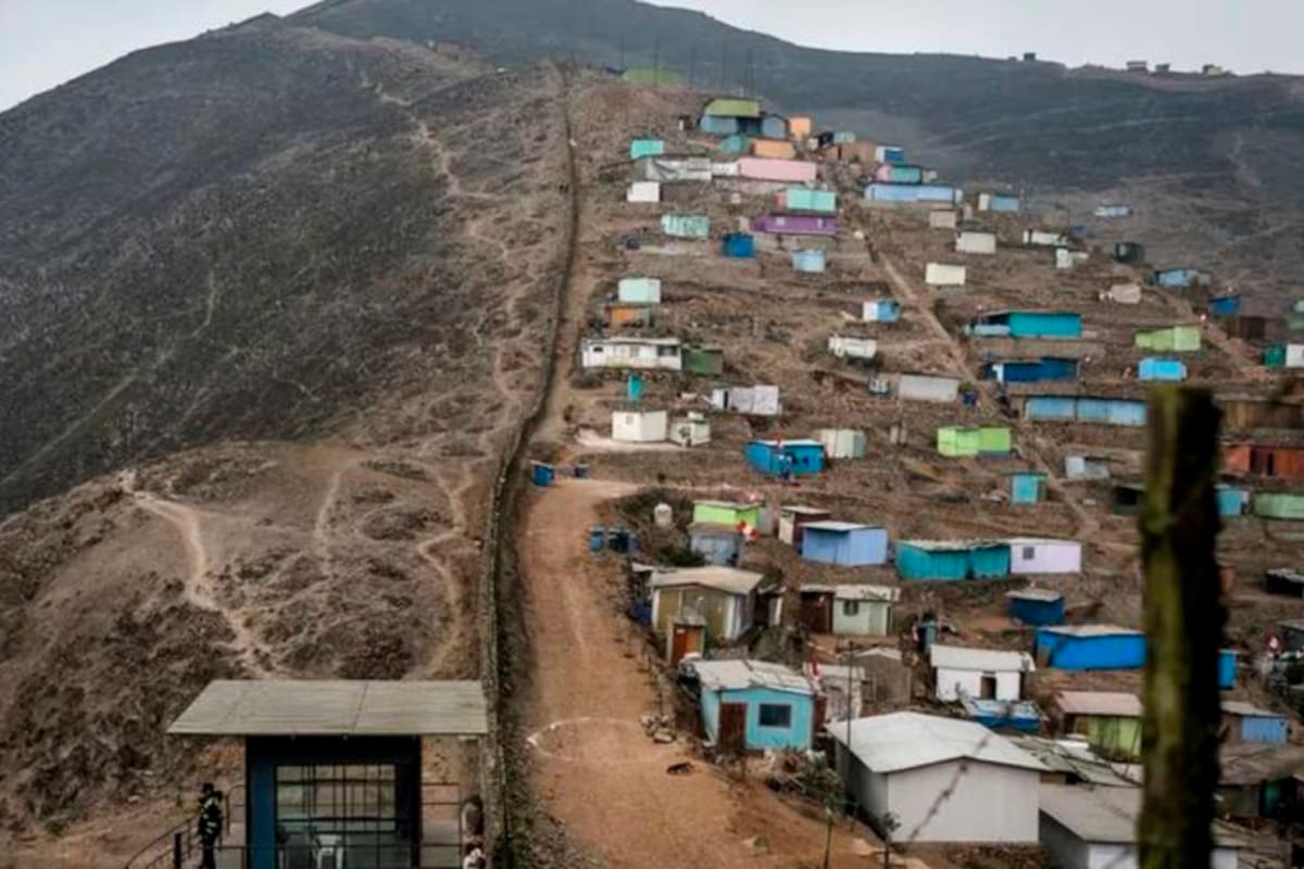Polémica en Perú por orden para derribar el “muro de la vergüenza”