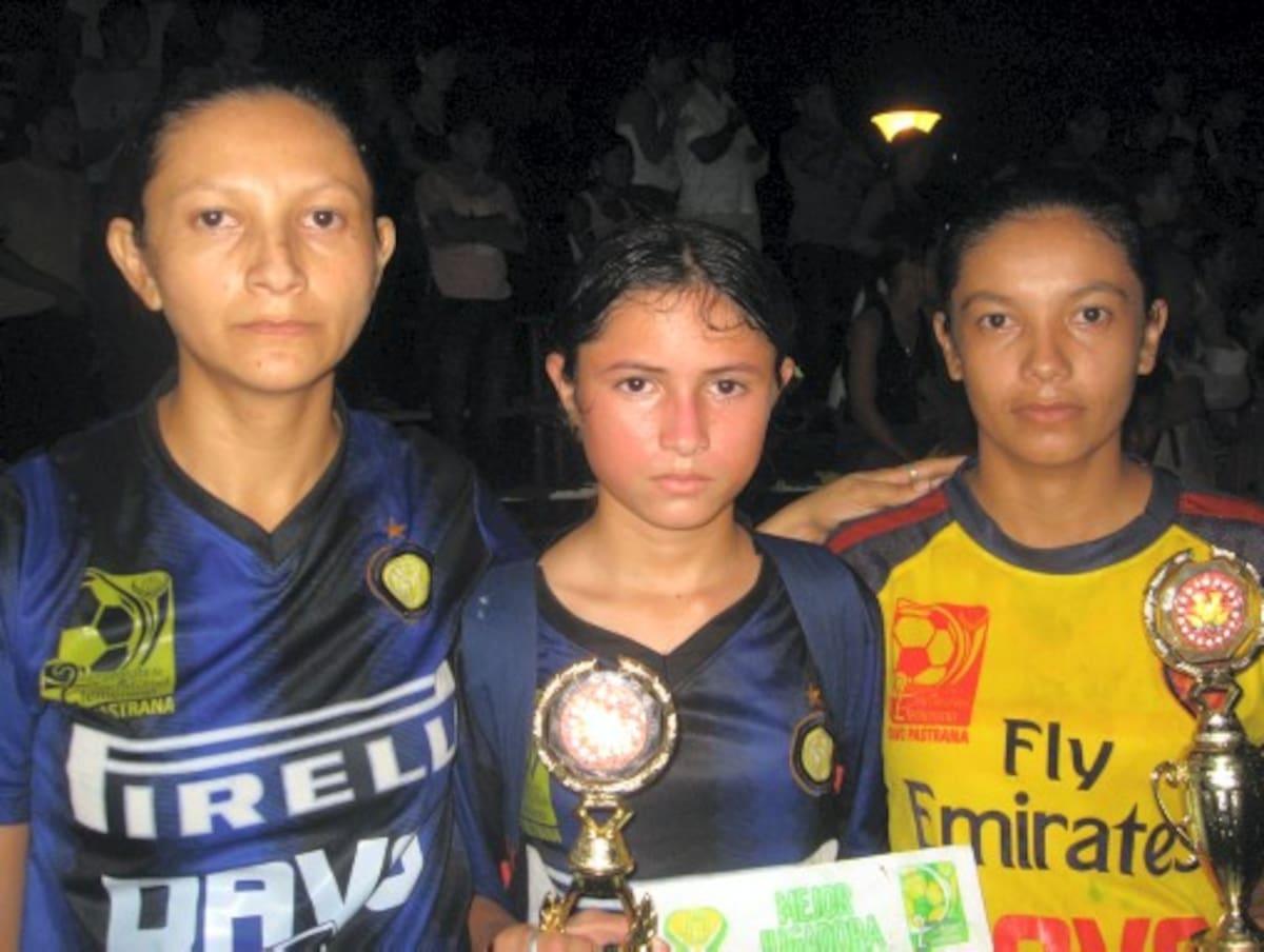 La deportista del equipo La Bolsa, Yuliet Reyes, se destacó coma la jugadora más valiosa y Aljadis Hernández se llevó el título de la valla menos vencida.