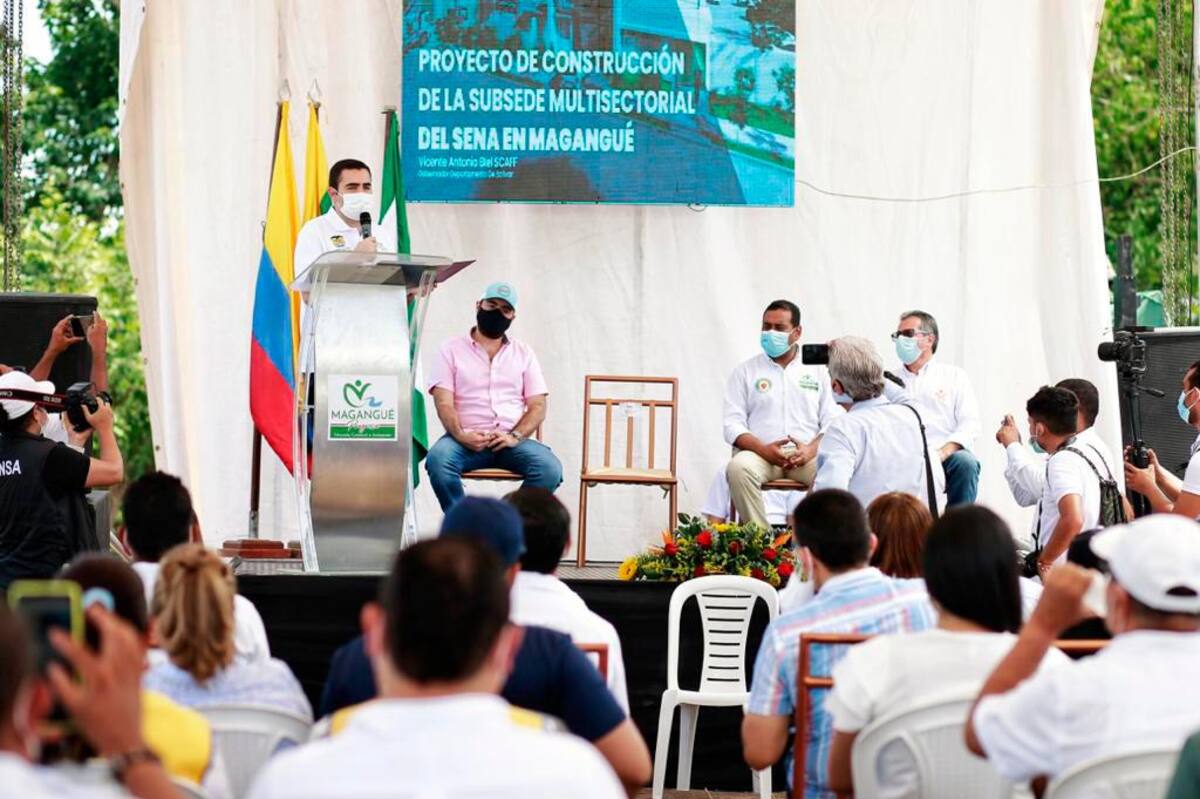 El gobernador de Bolívar lideró el evento en el que se le dio la gran noticia a los residentes de Magangué. //Fotos: Cortesía