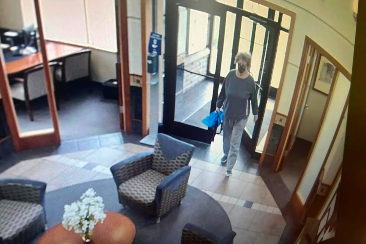 ¡Insólito! Mujer de 74 años enfrenta cargos por asaltar un banco en EE.UU.