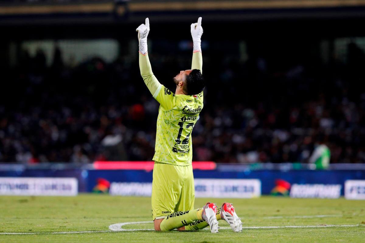 Camilo Vargas, en el equipo ideal del fútbol mexicano