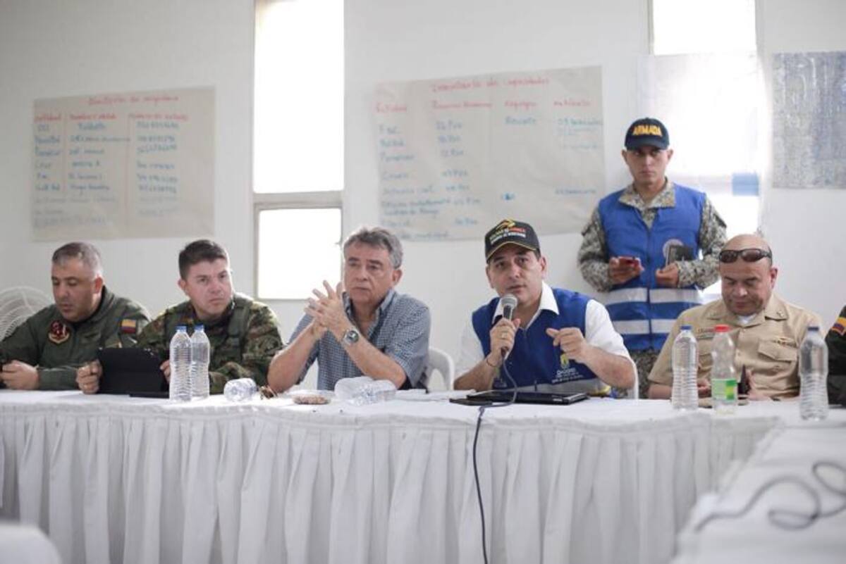 El gobernador de Bolívar, Dumek Turbay Paz lideró el Consejo de Gestión del Riesgo en Achí. Cortesía.
