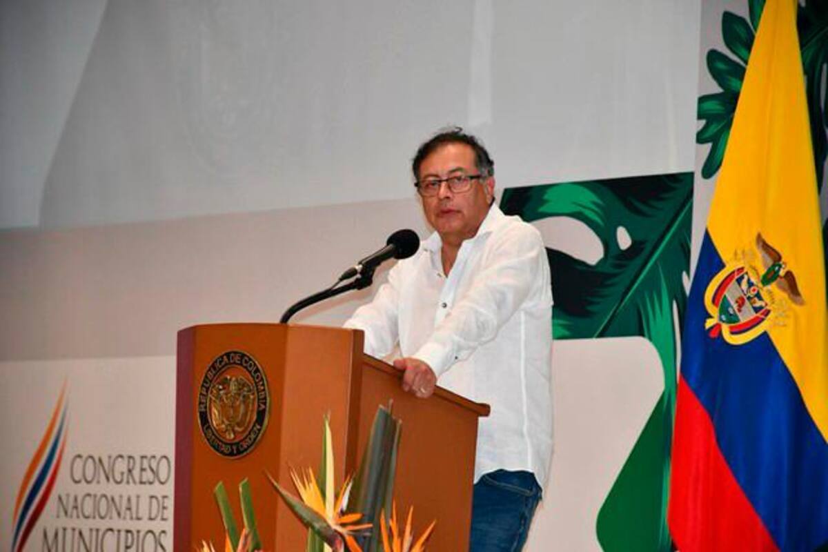 Petro pide a Mancuso indemnizar a las víctimas, pero como gestor de paz