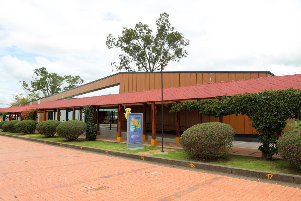 ¿Conoces el innovador UR STEAM de la Universidad del Rosario?