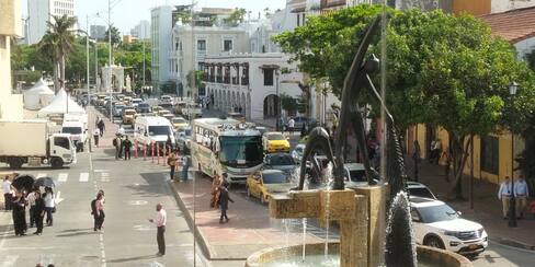 Trancón en Centro de Cartagena por llegada de participantes de evento internacional