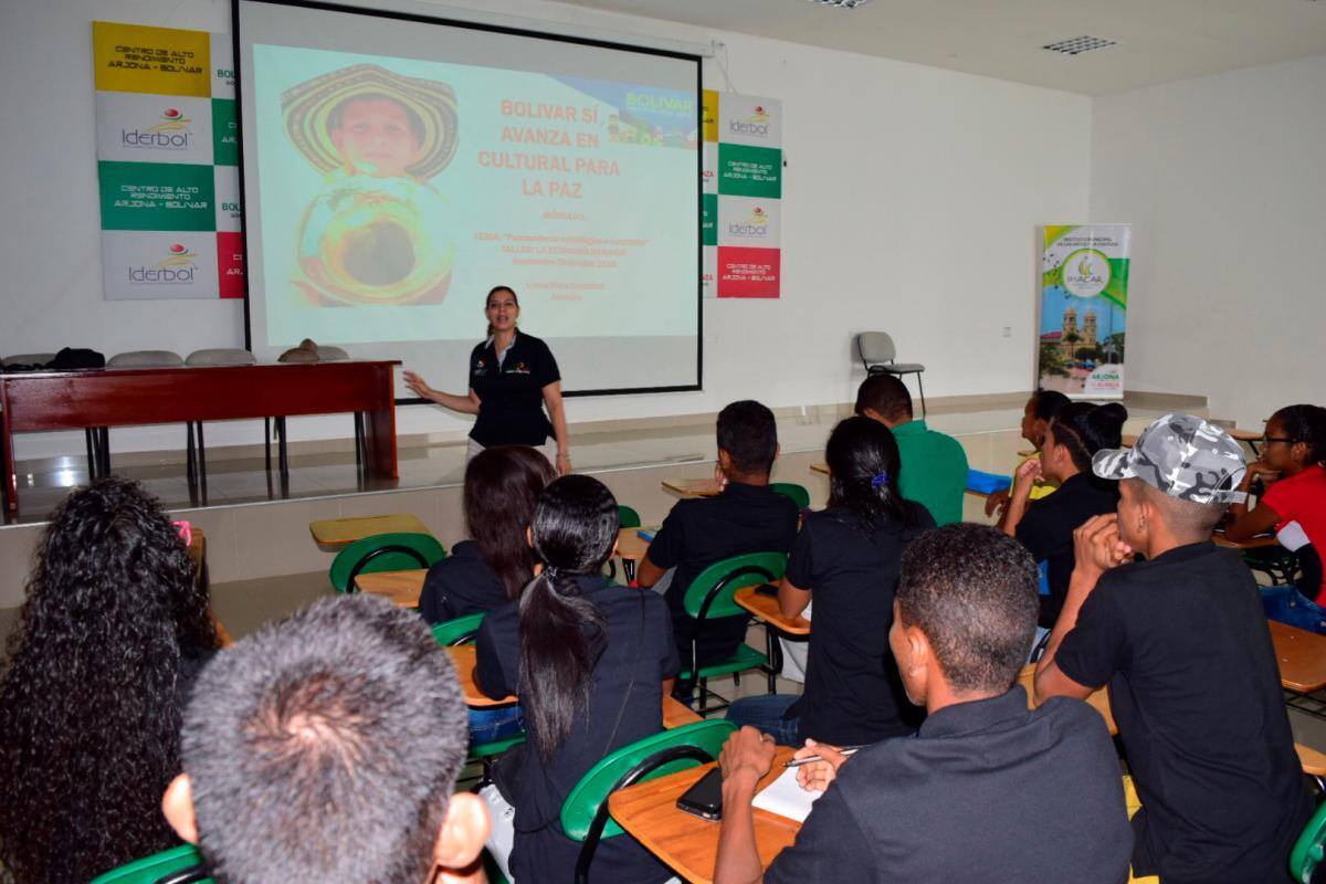 Gestores culturales y víctimas del conflicto se capacitan