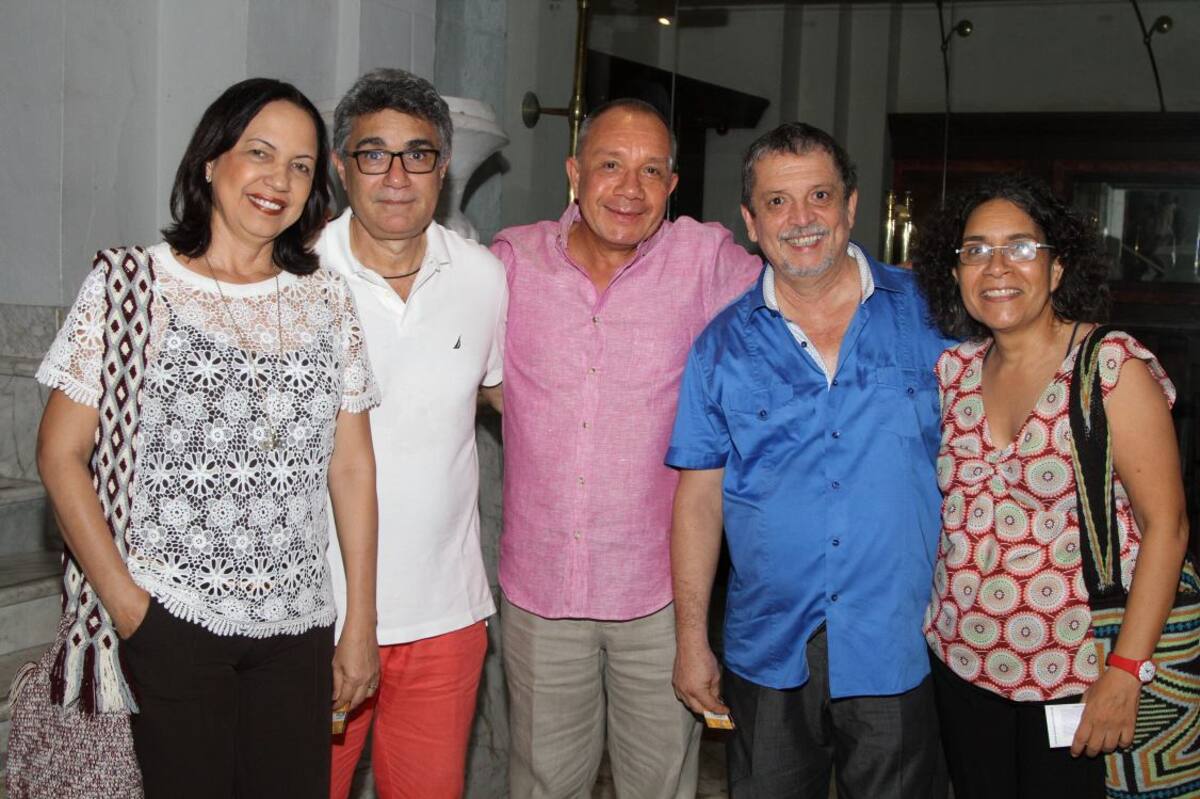 Mary Jurado, Jorge Sierra, Edgar Sierra, Abel Martínez y Rita Sierra.