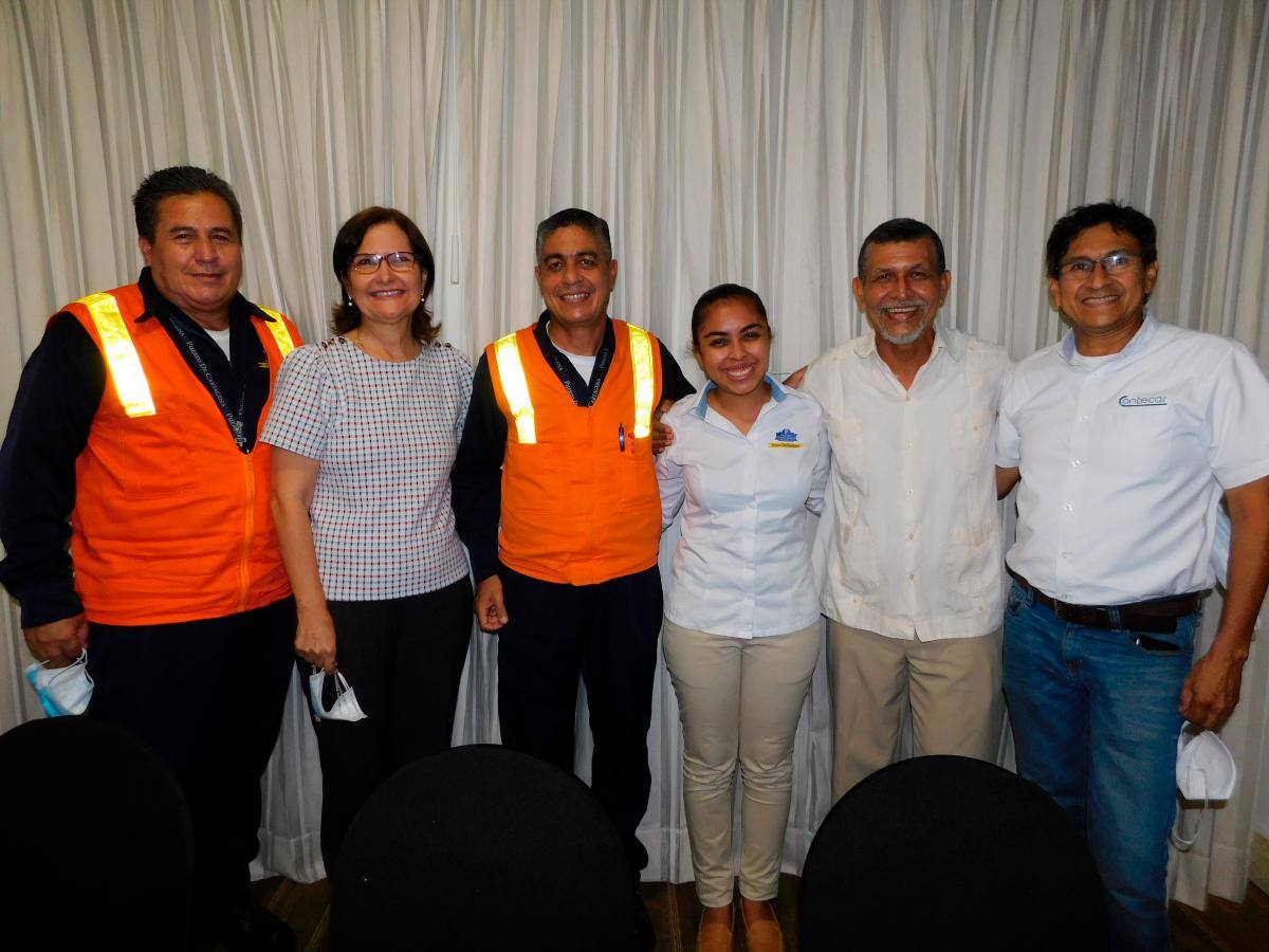 Luis Bernal, Judith Araújo de Paniza, Sebastián Pacheco, Elena Salas, Iván Gómez y Germán Quijano.