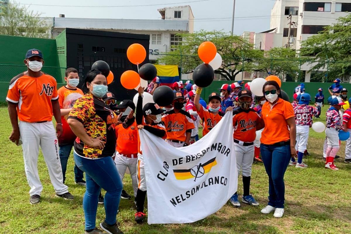 Se inaugura torneo de béisbol menor en el estadio Club de Leones