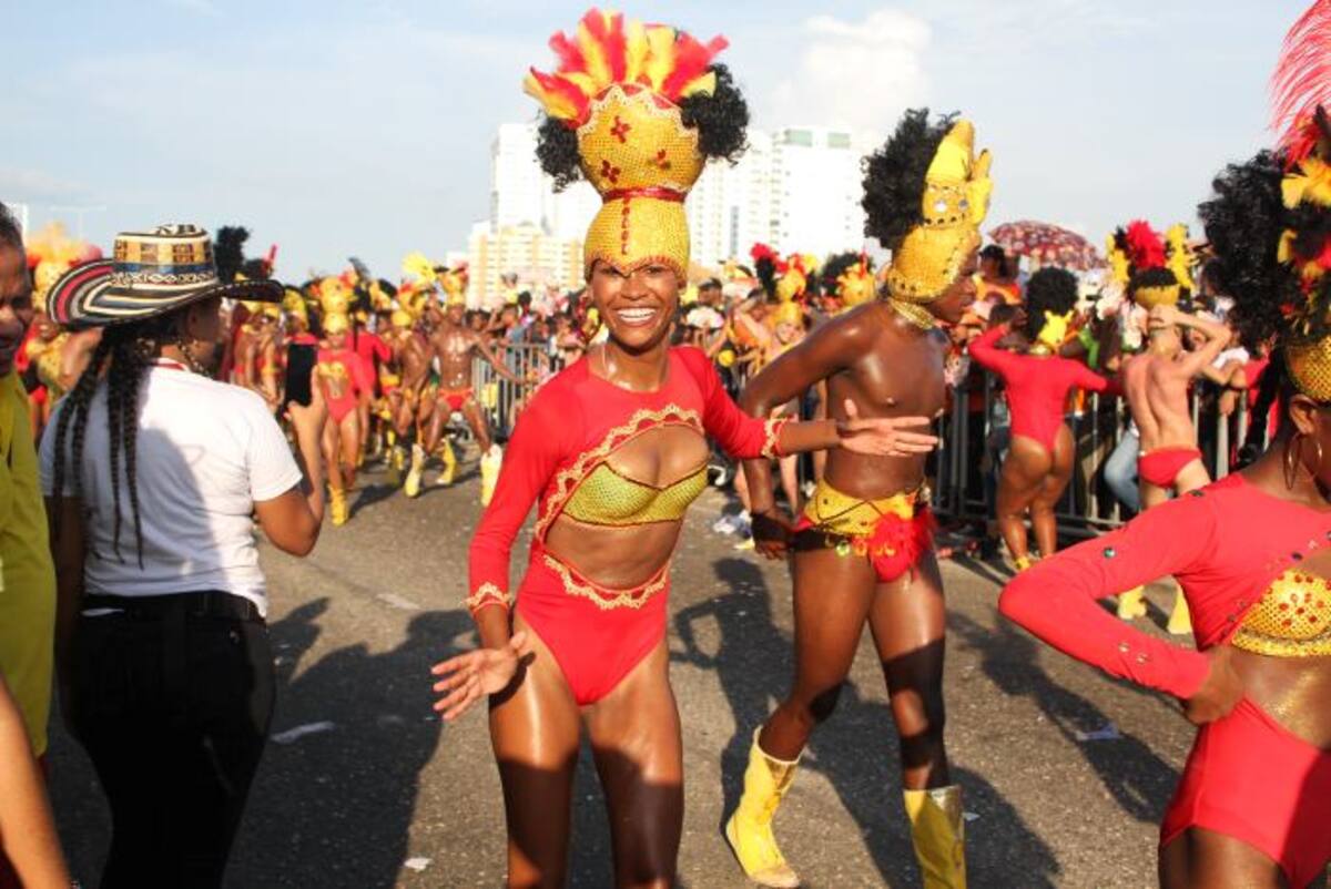El desfile se extendió hasta la noche Foto: Óscar Díaz - El Universal