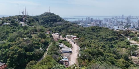 Alcaldía empezó pavimentación segunda vía de acceso al cerro de La Popa