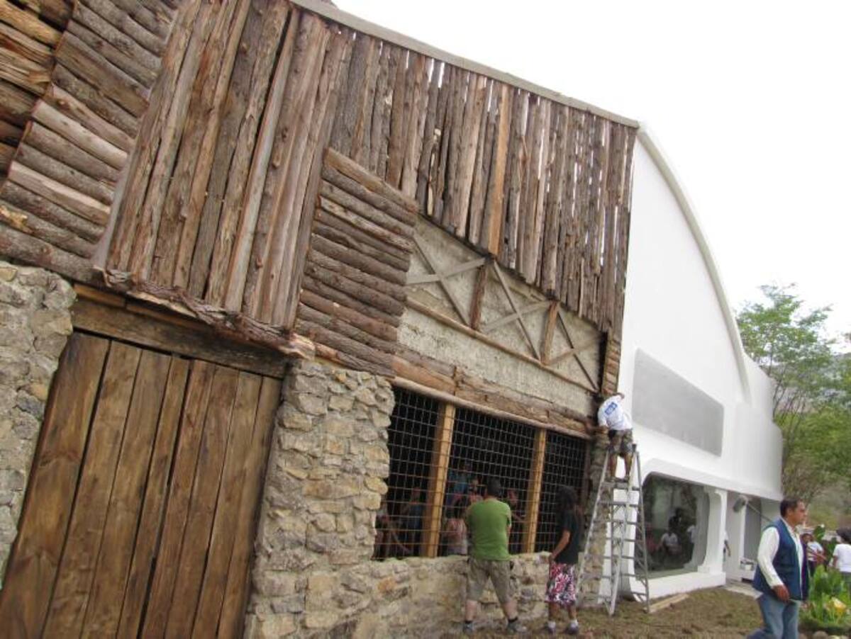 Un vidrio transparente dividirá dos ambientes que por separados conforman la gran casa que hospedará a 12 colombianos del común y a ocho famosos. SANTIAGO PREDICADO- ELUNIVERSAL.COM.CO
