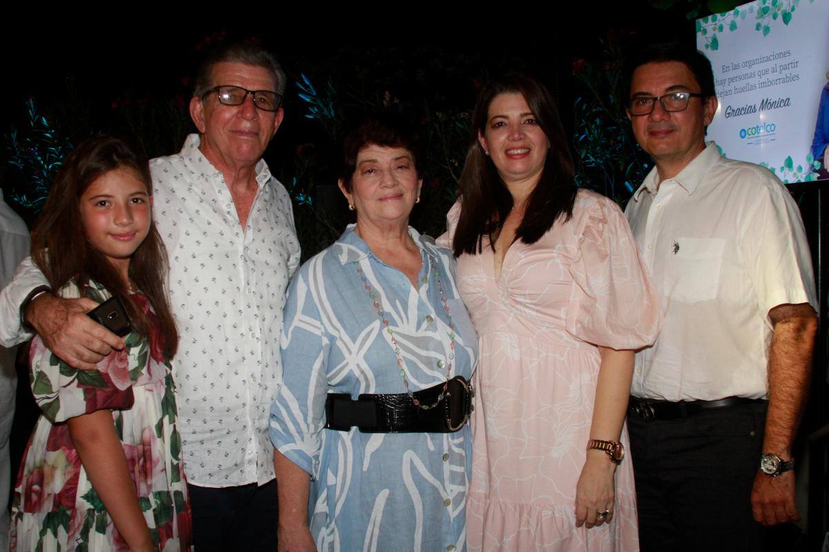 Fiorella Araújo, César Mass, Yasmina Tinoco, Katya Mass y Javier Araújo.