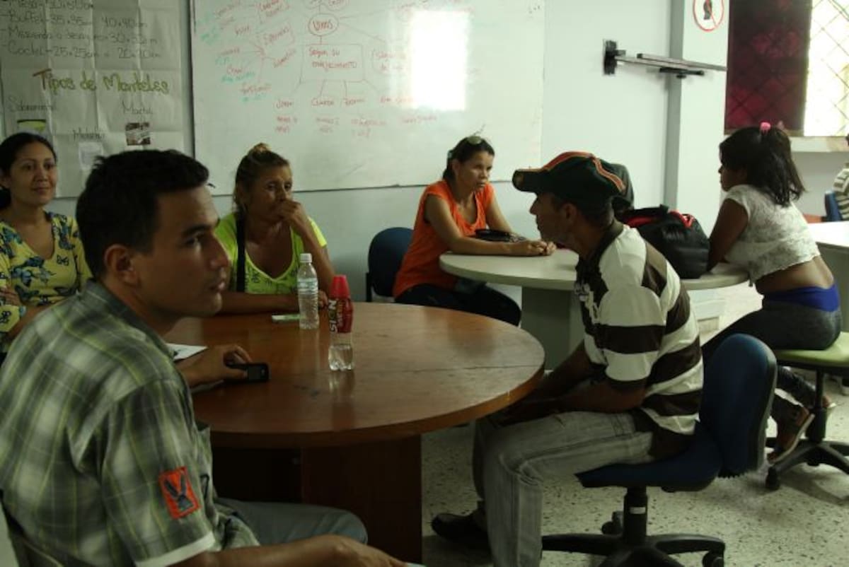 En el punto habilitado en Chiquinquirá más de cien venezolanos se habían censado hasta el mediodía. Kailline Giraldo.