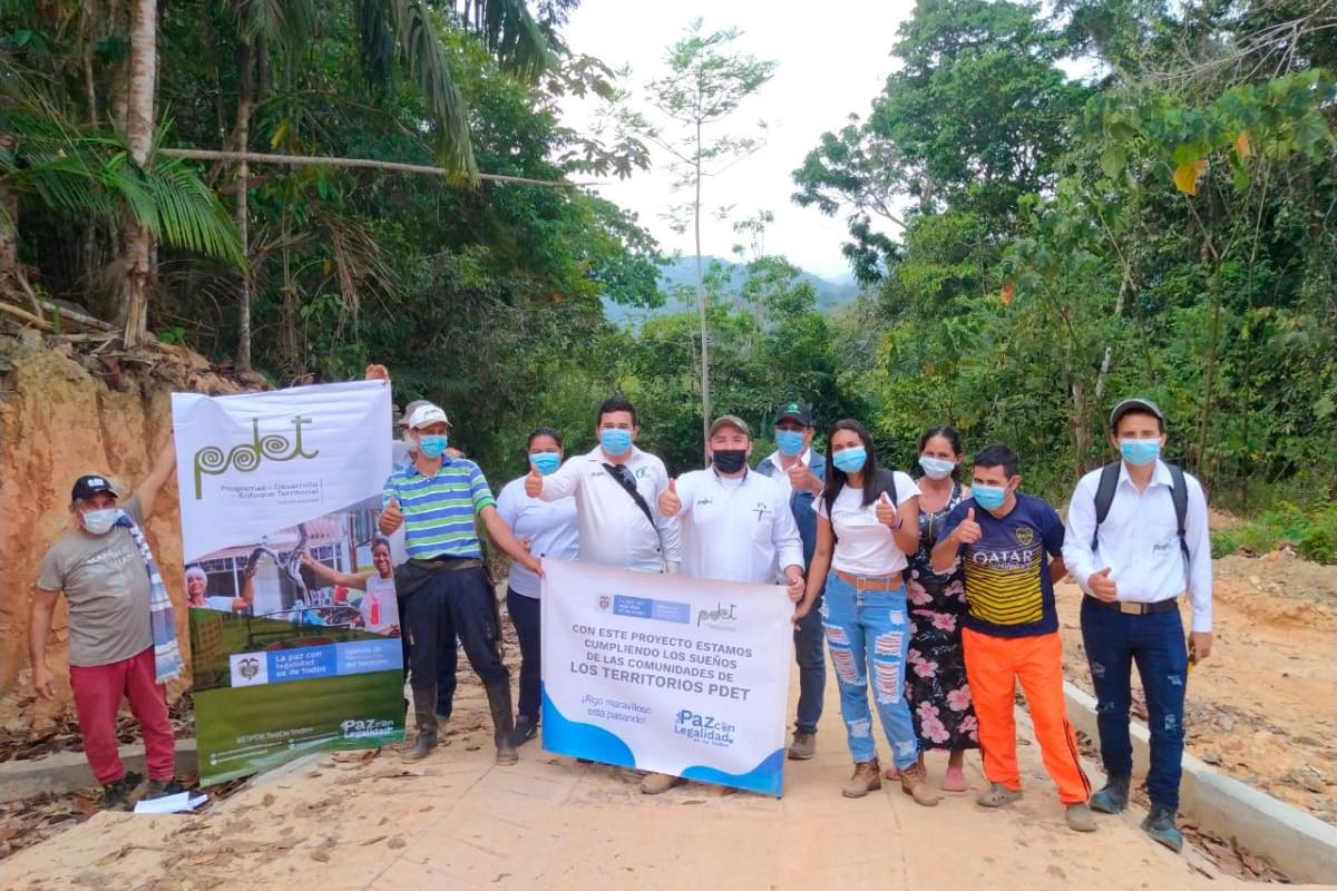 Comunidad de Cantagallo recibió placa huella para vía terciaria