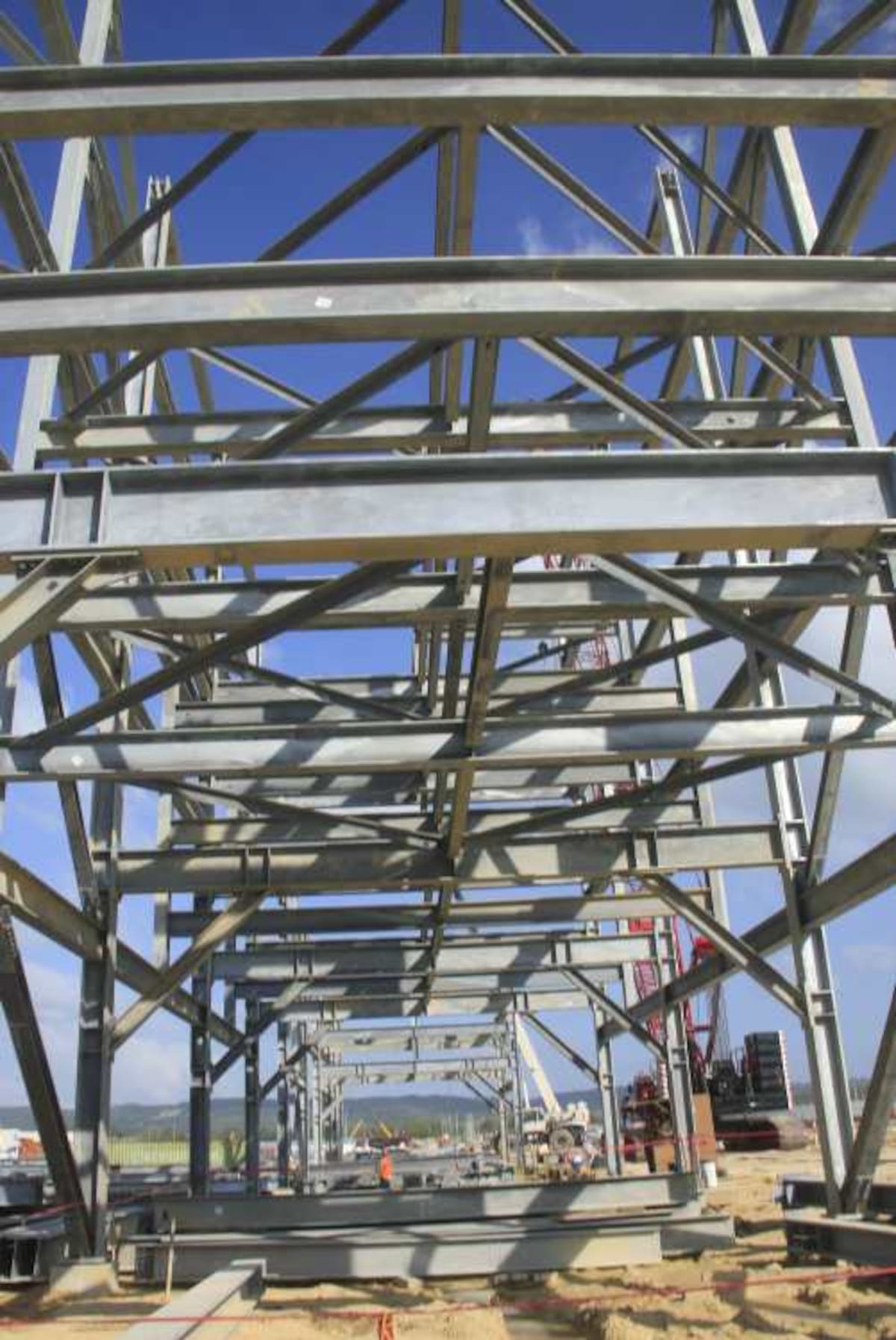 El montaje de equipos y elementos que conforman las nuevas plantas sigue su marcha acelerada. ZENIA VALDELAMAR/ EL UNIVERSAL