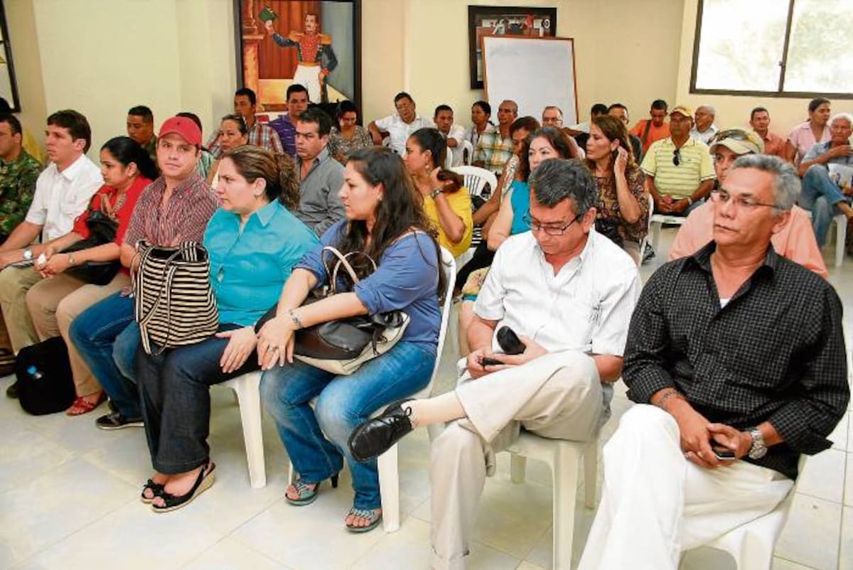 Secretarios de despacho de la Gobernación, alcaldes, concejales, representantes de los gremios del municipio de San Marcos participaron en la reunión. FOTOS: MANUEL SANTIAGO PÉREZ/EL UNIVERSAL/