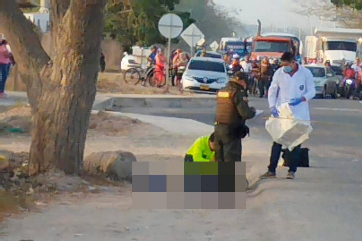 William García iba en su moto, se estrelló y murió en La Circunvalar