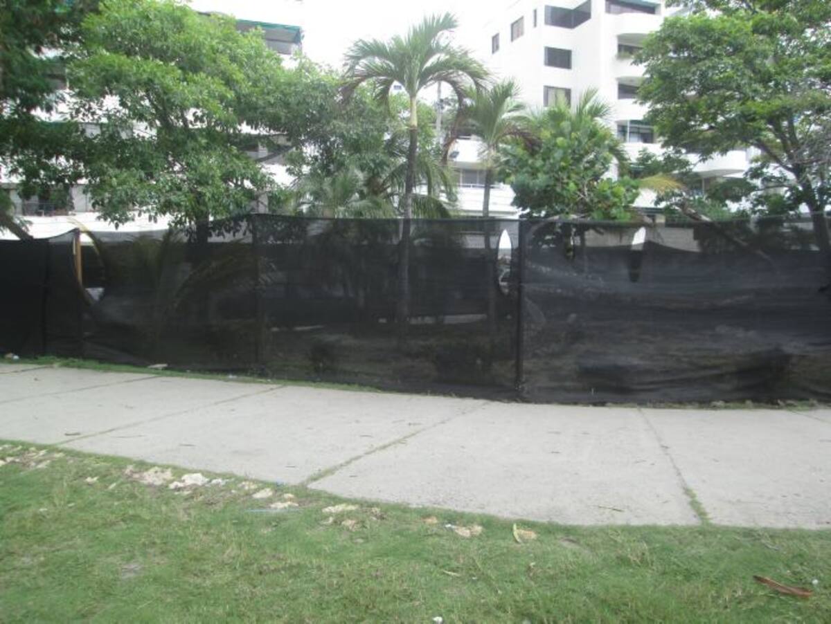 El Edificio Tierra Bomba encerró esta área común en el paseo de Castillo, con el propósito de que se retiren las cocinas informales y para poder adoptarla como jardín. ANGÉLICA BLANCO, GENTE BAHÍA - EL UNIVERSAL