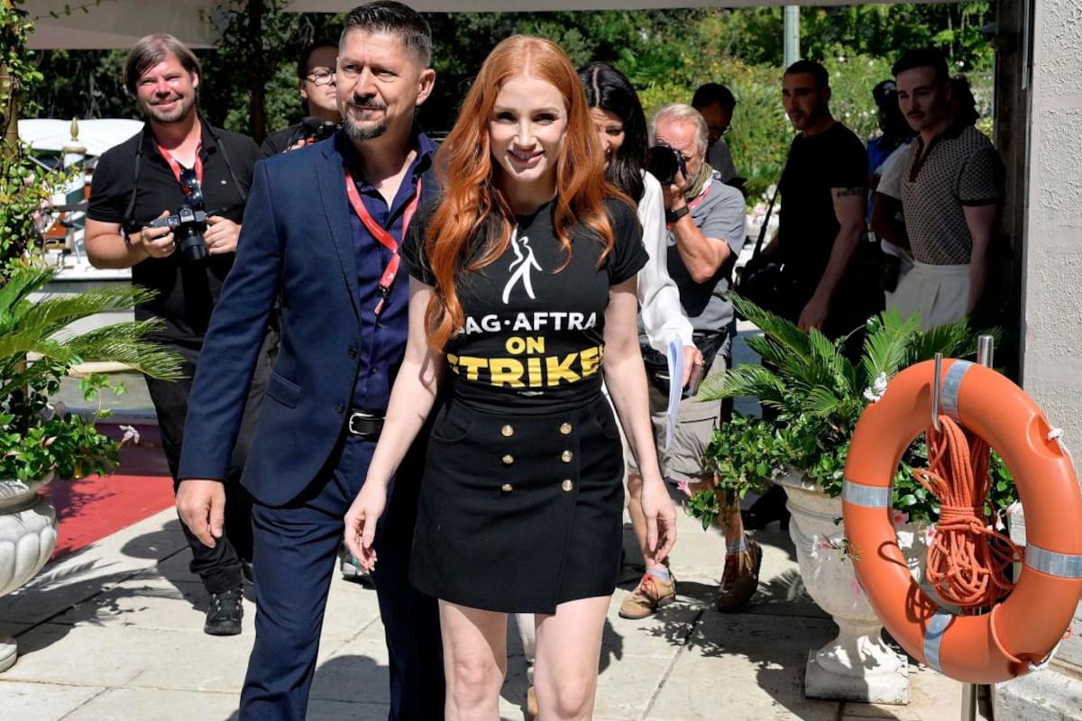 “Nos dicen que estemos callados”: la protesta de Jessica Chastain en Venecia