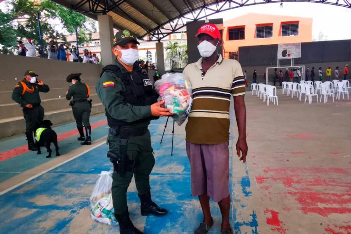 Policía Nacional entregó alimento a 300 familias en San Onofre
