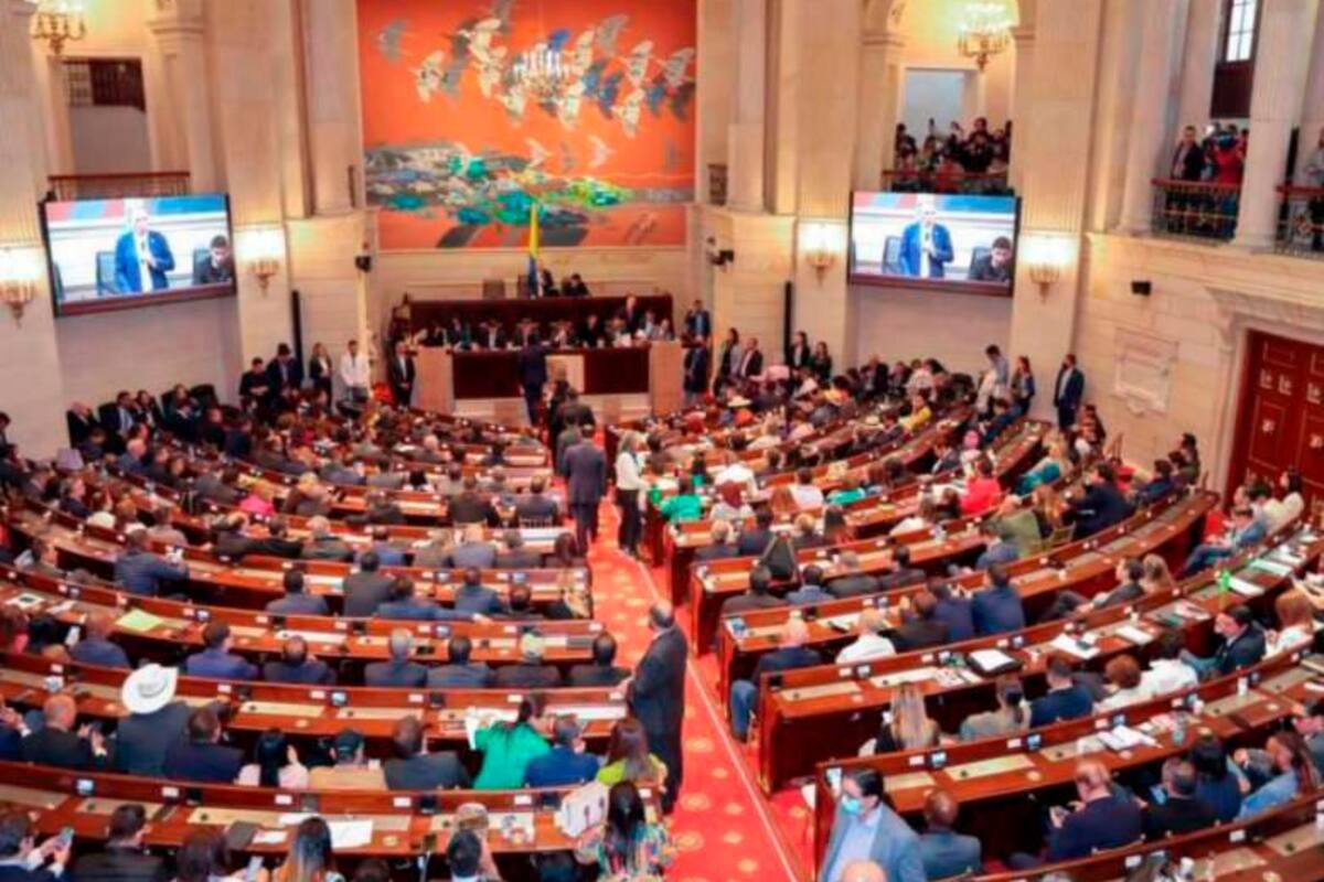 ¿Está el suyo? Los 63 senadores que votaron a favor de tener otros empleos