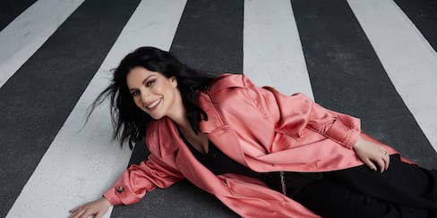 Video: la fuerte caída de Laura Pausini durante su show en Milán