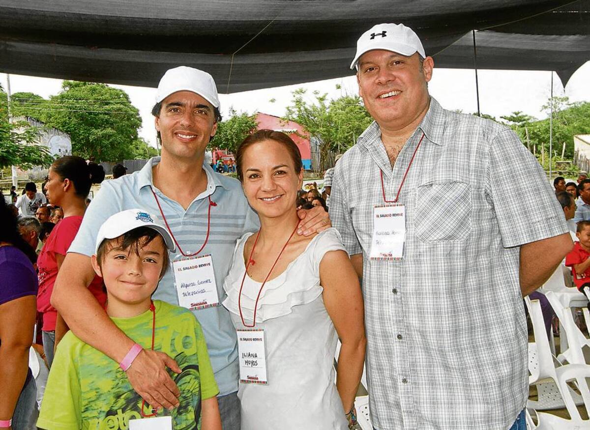 Alfonso Gómez, Liliana Hoyos, Francisco Henao y Nicolás Gómez.