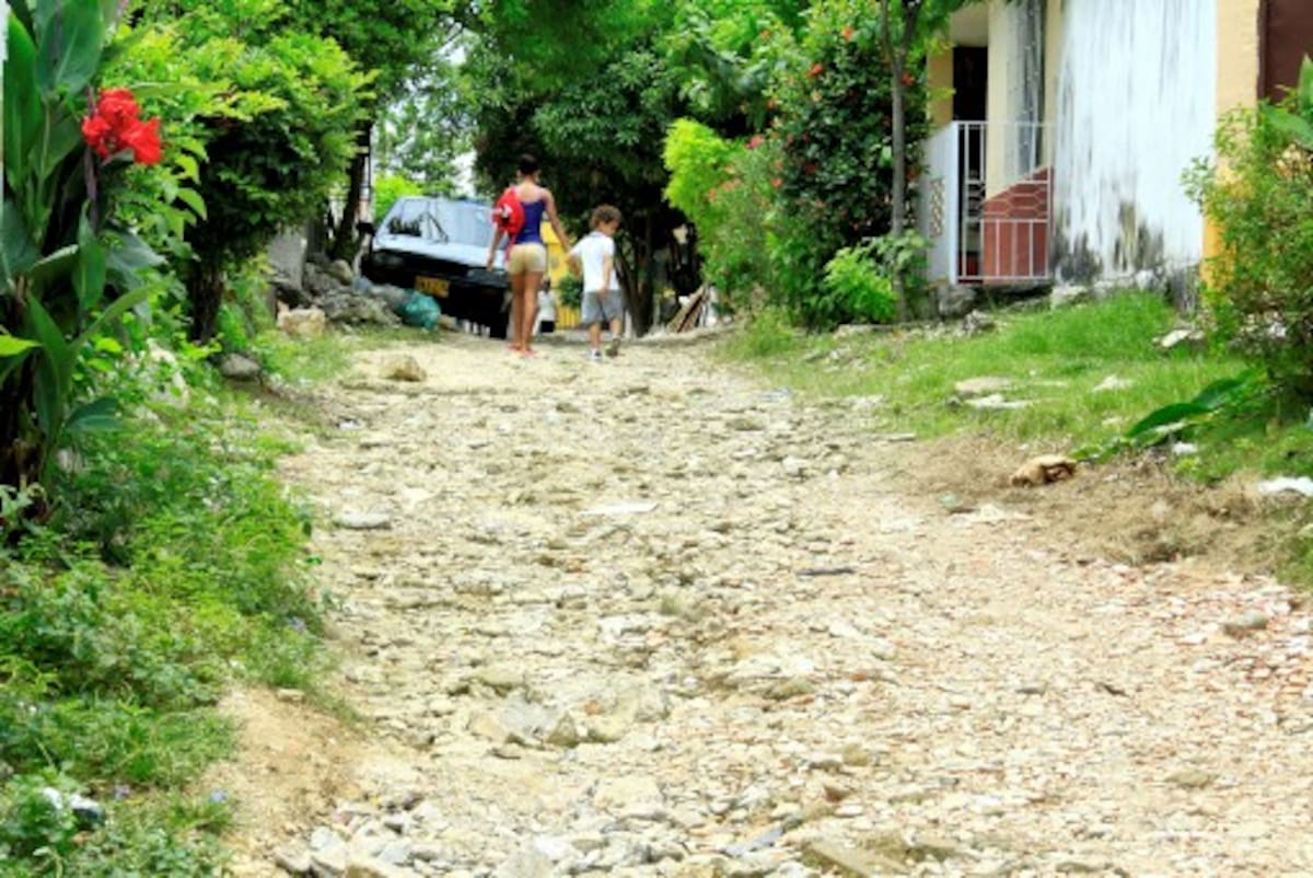 De pavimentarse, vías como estas podrían ser buenas rutas de evacuación vehicular.