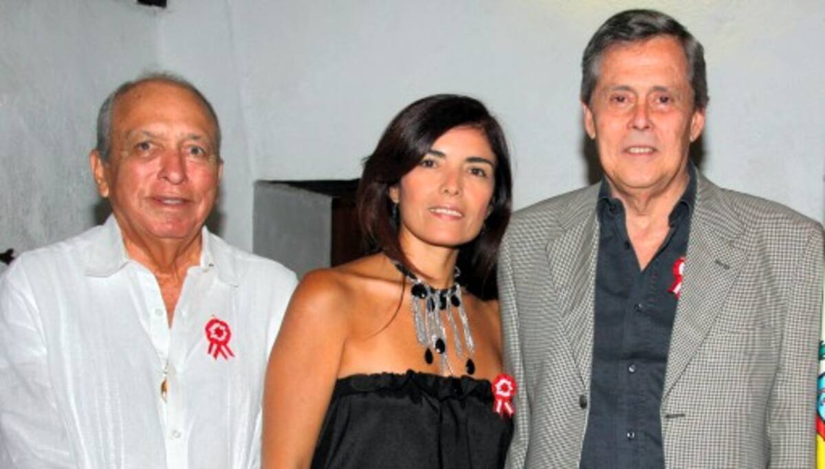 Rafael Grau, Viky Maya, y el embajador de Perú, Jorge Voto-Bernalese.