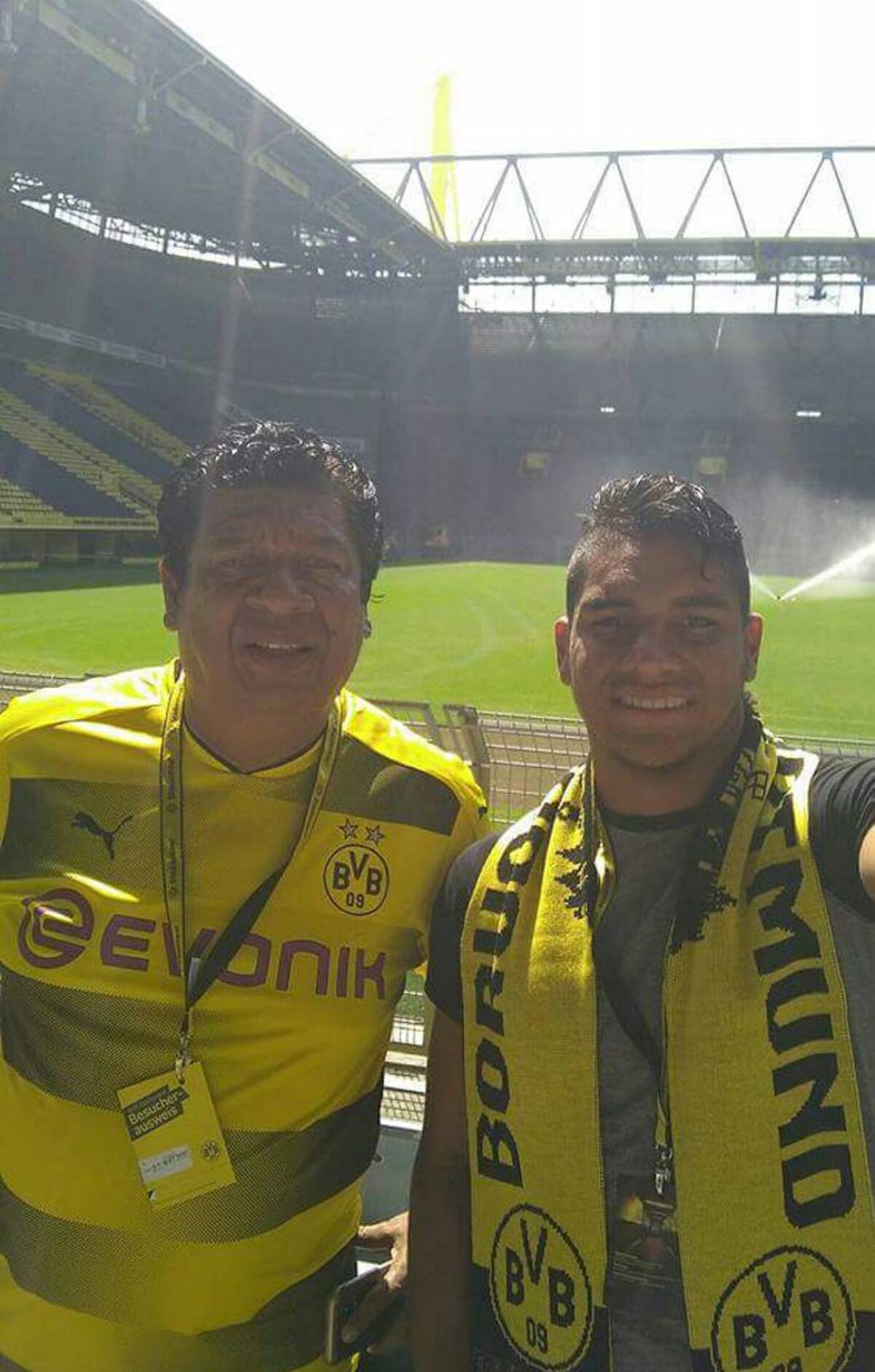 Mario Alvaro y su padre José Alvarado, quien ha sido fundamental en su etapa como jugador de fútbol. Aquí en un tour por Alemania. CORTESÍA