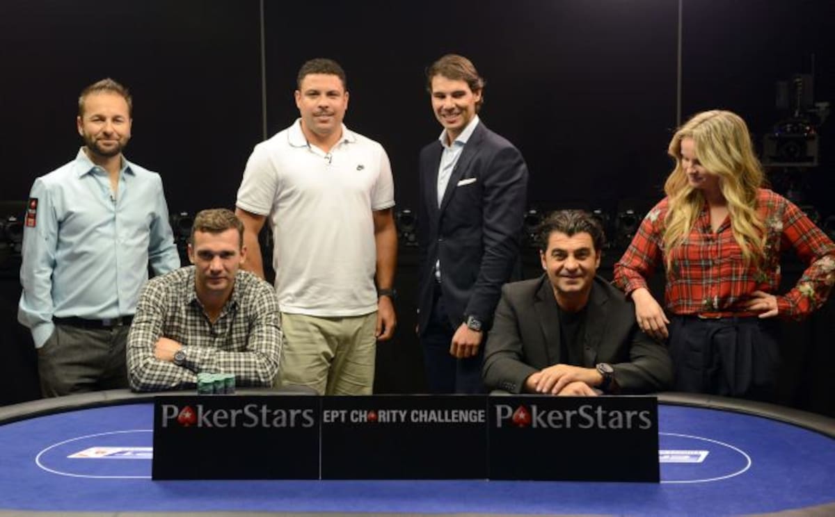 Además de Nadal, el brasileño Ronaldo también participó en el evento de Póker. AFP MICHAL CIZEK
