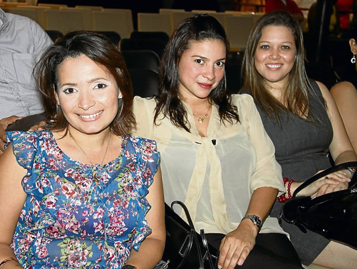 Silvana Acosta Rojas, Kelly Guzmán y Claudia Bleniz.