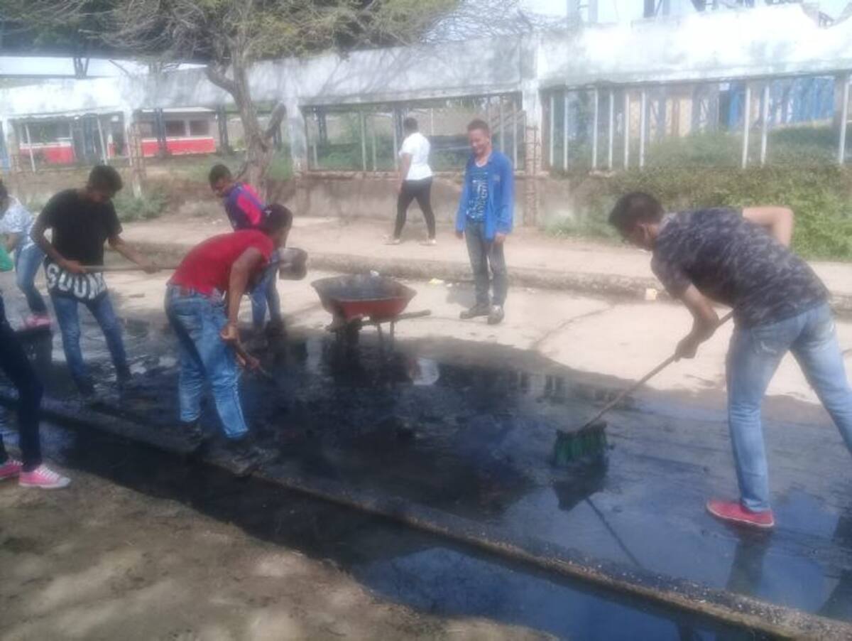 El colegio se ha deteriorado por las aguas servidas que confluyen en ese sector del municipio. LILA LEYVA VILLARREAL