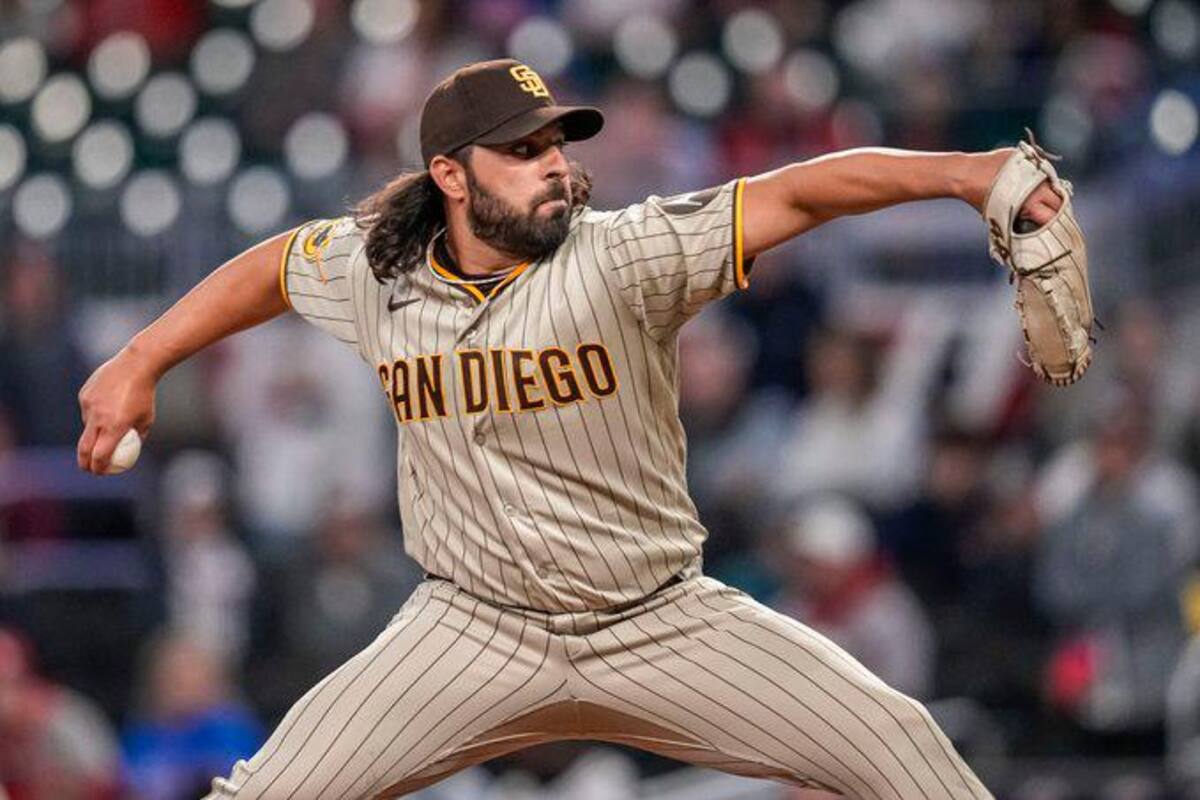 Nabil Crismatt regresa a Grandes Ligas, esta vez con Arizona