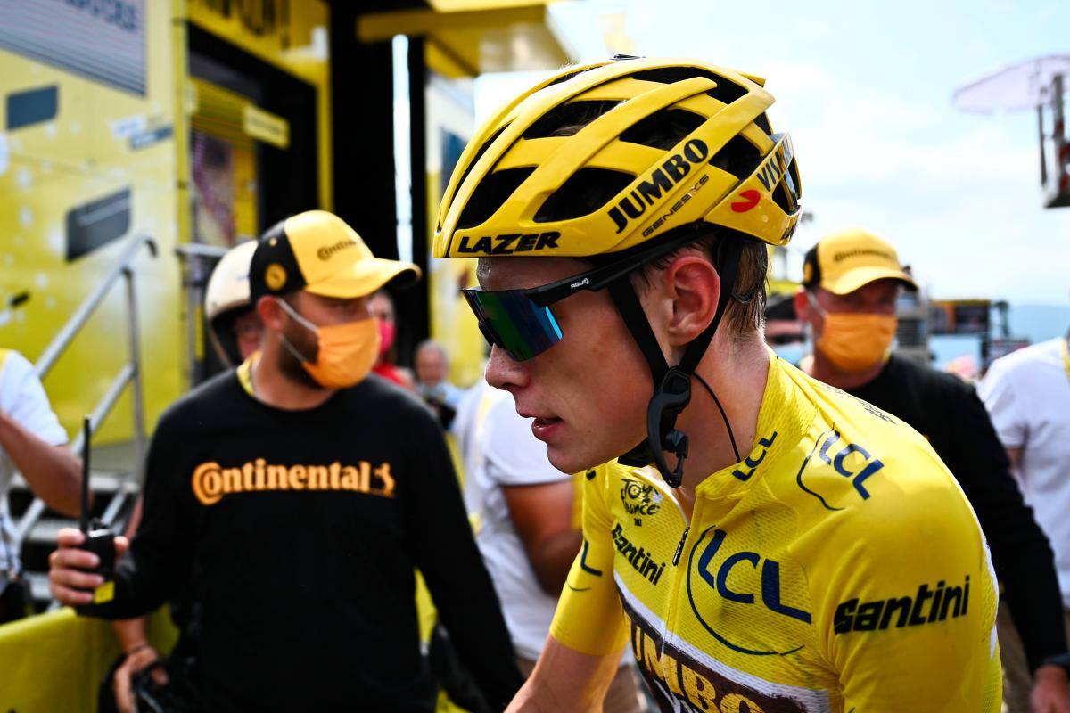 ¿Cómo controla Vingegaard la presión de mantener el maillot amarillo?