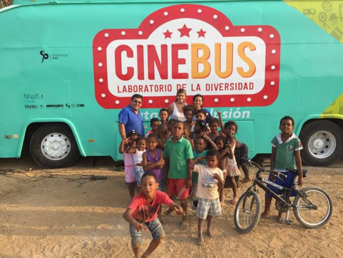 El CineBus pretende llegar a 20 mil colombianos de poblaciones donde no hay cine. CORTESÍA