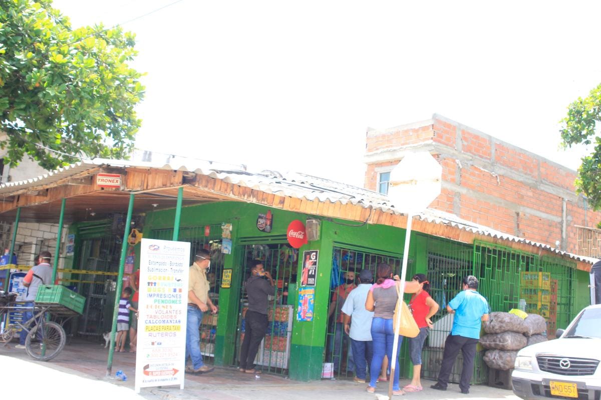 Tenderos se reinventan para recuperar clientela