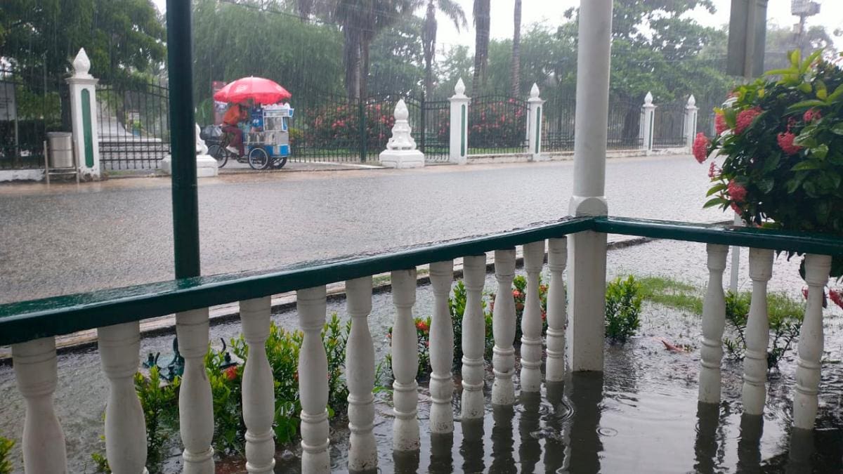 Las lluvias dejaron afectaciones en diferentes vías de la ciudad. El museo Rafael Núñez es uno de los afectados.