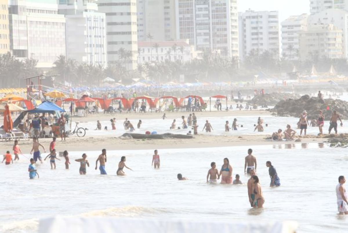 En las playas de Cartagena, los salvavidas han reportado 60 rescates de bañistas. Julio Castaño