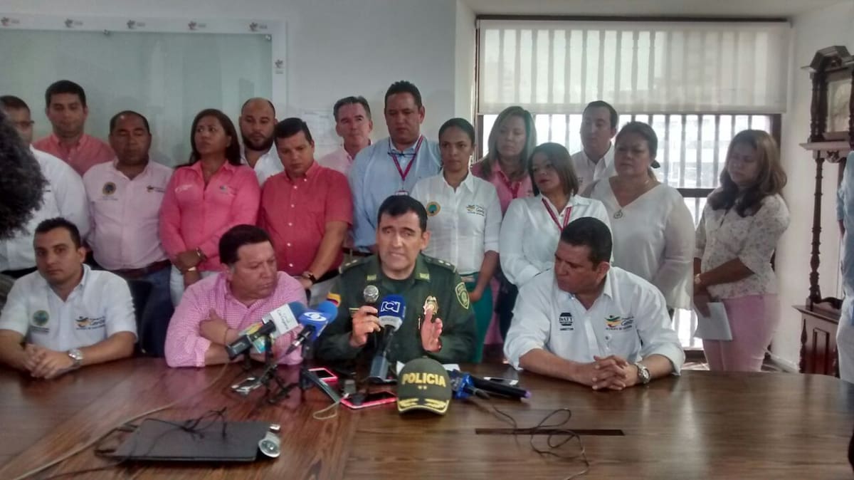 Alcalde de Cartagena, Secretario del Interior y Comandante de la Policía Metropolitana dan detalles de la nueva restricción para las motos. El Universal.