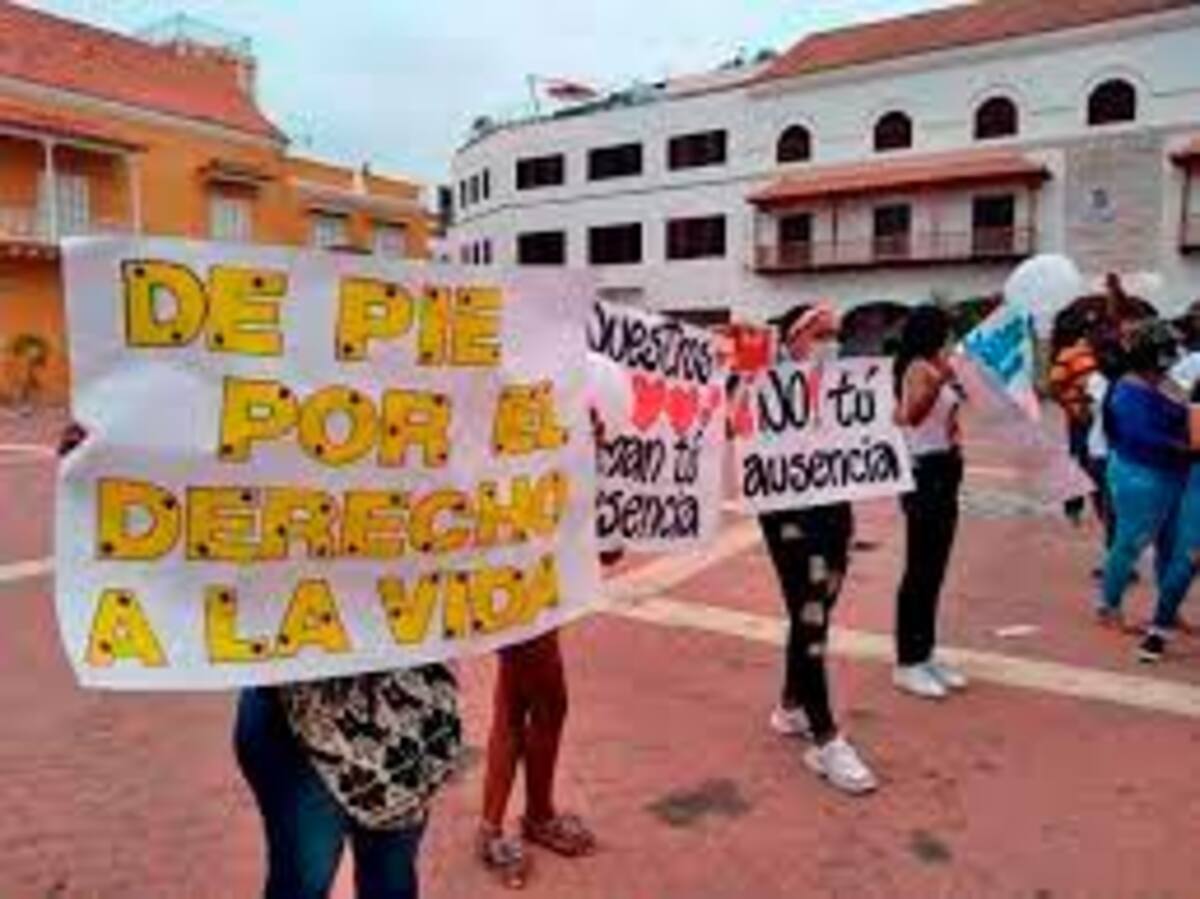 Familia de la víctima realizaron un plantón en El Centro.