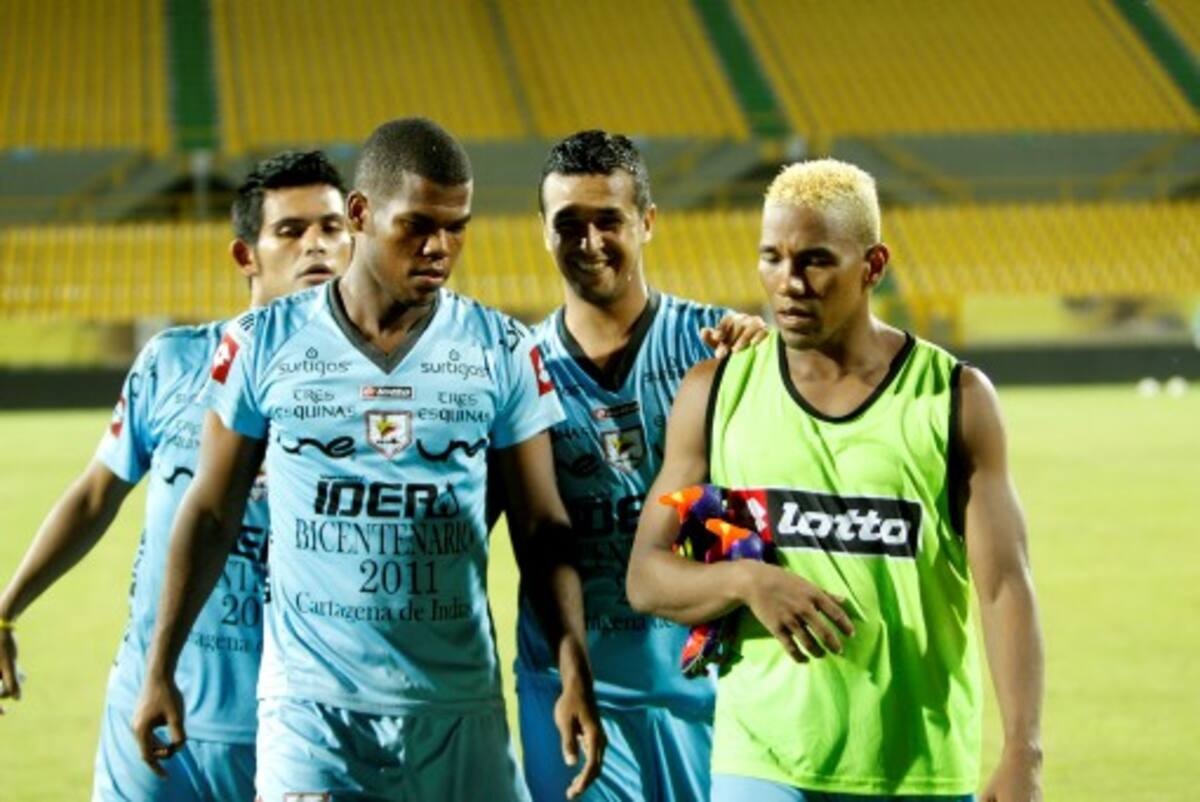 Luis Sierra y Alex Anaya (primer plano) volverían a la formación titular del Real Cartagena. JULIO CASTAÑO/EL UNIVERSAL