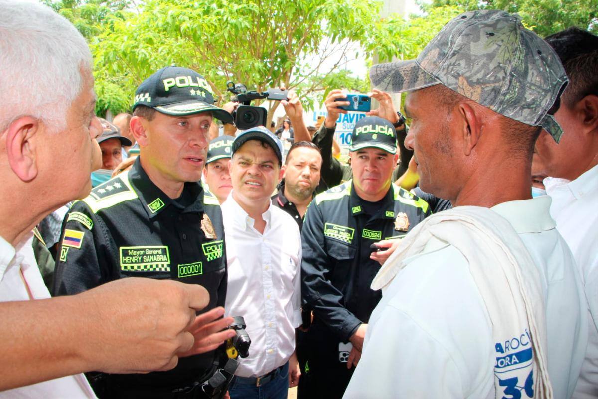 Director de la Policía visita familias de jóvenes asesinados en Chochó