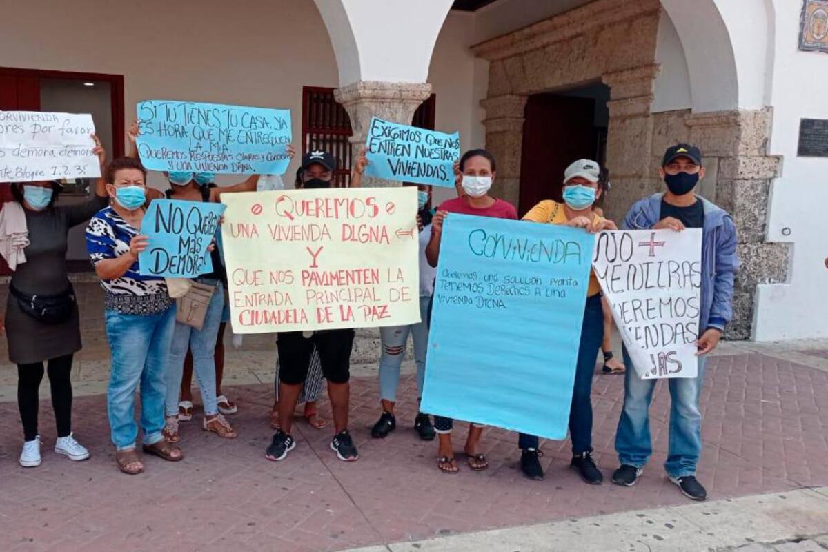 La razón por la que beneficiarios de Ciudadela La Paz se plantaron en la Plaza de la Aduana