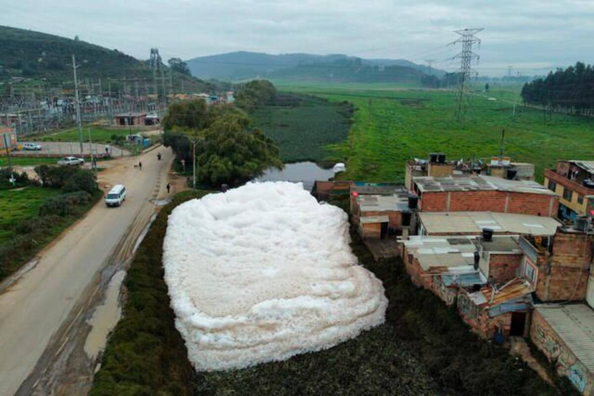 CAR ya controló emergencia por espuma contaminada en río cerca de Bogotá