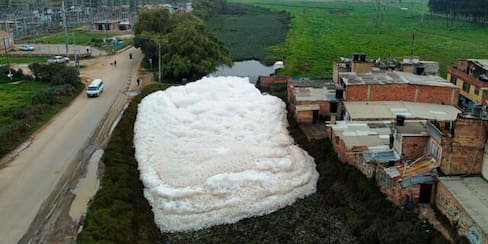 CAR ya controló emergencia por espuma contaminada en río cerca de Bogotá