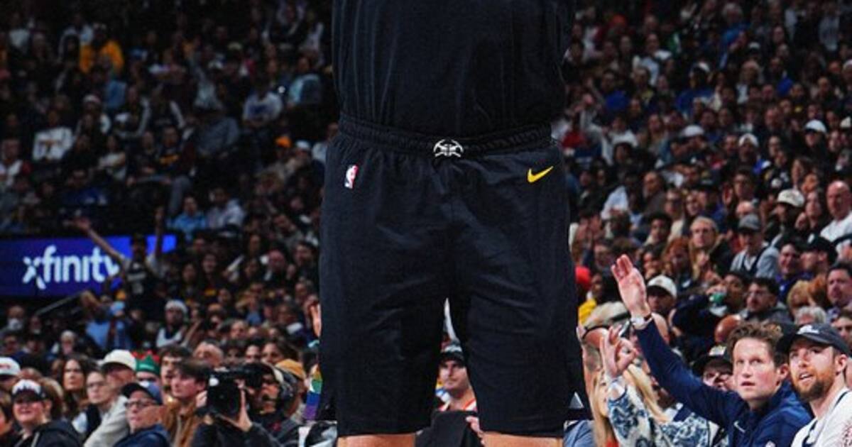 Nikola Jokic firma una noche histórica y rompe récords en la NBA